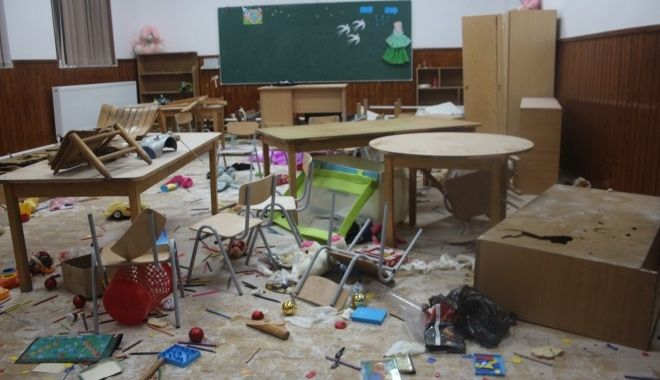 GEST INCREDIBIL, IMAGINI GREU DE PRIVIT. Școală vandalizată de trei copii de la clasele primare - scoala-1568284529.jpg