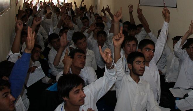 Colegiile și liceele s-au redeschis în Afganistan numai pentru băieți - scoala-1631956819.jpg