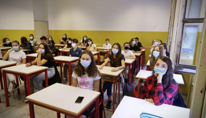 Cîmpeanu: Școlile și grădinițele se pot redeschide imediat ce rata de infectare coboară sub 3 la mie - scoala-1637774209.jpg