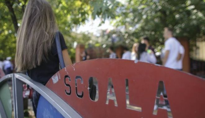 Adolescent de 14 ani, umilit în stil mafiot de colegii de clasă. CHINURILE la care a fost supus - scoala-1667918598.jpg