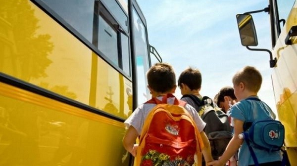 USR vine cu o inițiativă legislativă pentru asigurarea transportului gratuit al elevilor care studiază în alte localități - scoala-1669551720.jpg