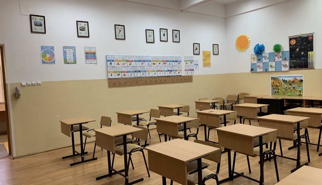 Agresiune repetată în școală. Un elev a atacat învățătoarea, directoarea și psihologul - scoala-1764161527.jpg