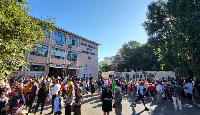 Incredibil! Directorul Școlii Nr. 30 DEMIS din funcție din cauza modularelor în care învață elevii