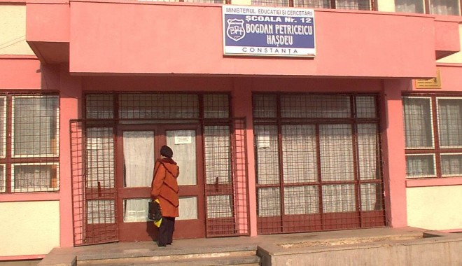 Caz șocant la Constanța / Profesoară bătută de părinții unei eleve - scoala122-1323948219.jpg