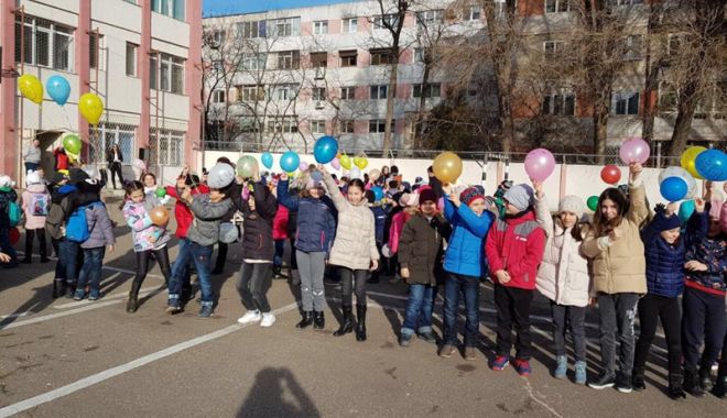 Ziua Internațională a Nonviolenței în Școli, marcată de elevii de la Școala nr. 24 - scoala24-1517421238.jpg