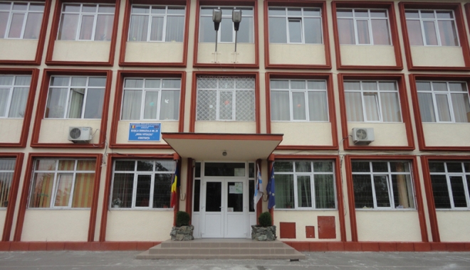 Val de înscrieri la Școala 29 din Constanța. ISJ s-a autosesizat - scoala29cta41448299389-1473325318.jpg