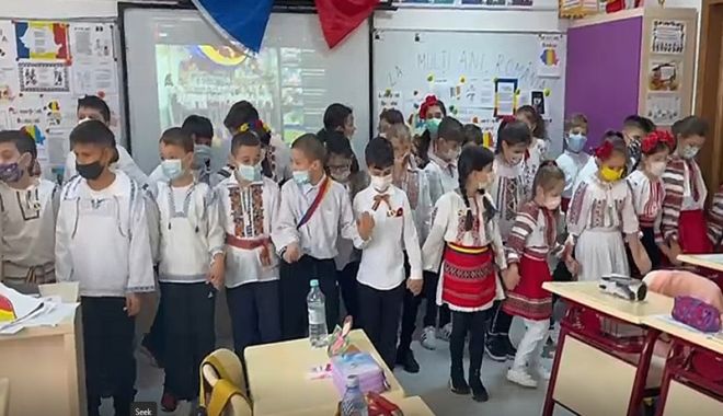Ziua Națională a României, prilej de bucurie pentru elevii de la „Gheorghe Țițeica” - scoala30-1638363890.jpg