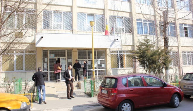 Topul școlilor constănțene: unde au dat buluc părinții? - scoala391-1332357595.jpg