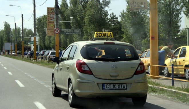 Instructorii auto independenți pot răsufla ușurați: au scăpat de interdicții! - scoalaautoinstructori1383760898-1384434554.jpg