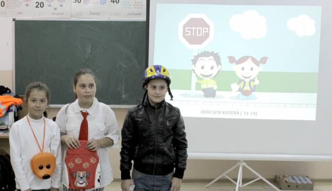 Elevii din Crucea au învățat cum să se păzească de accidente - scoalacrucea-1444921145.jpg