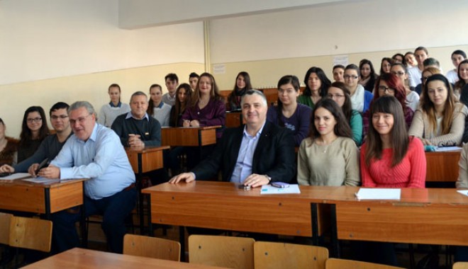 Școală de afaceri la Liceul 