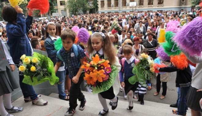 Profesoara care le-a cerut părinților să nu-i aducă flori la începutul anului școlar. Ce vrea să primească, în schimb