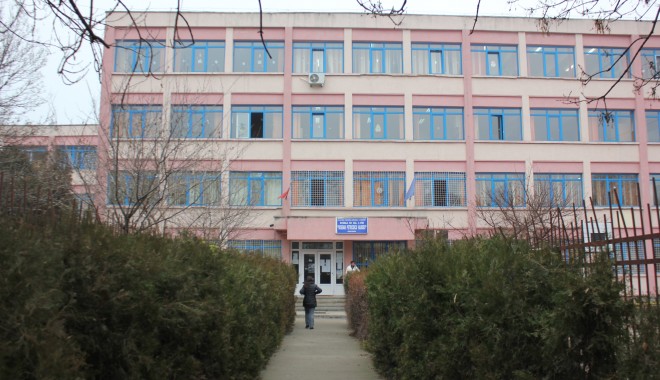 Cum a fost posibil incidentul cu profesoara agresată de la Școala 12 - scoalanr12bhasdeu3-1323960289.jpg