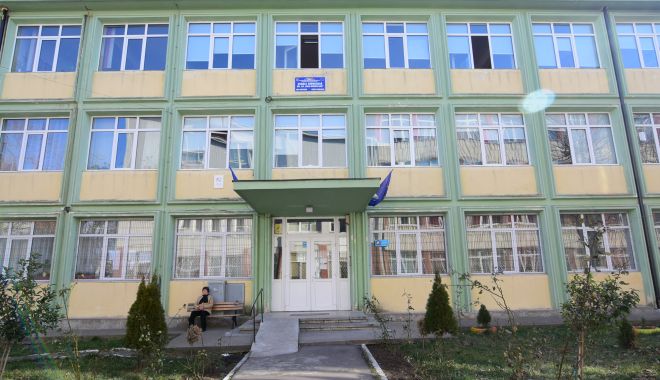 Incident la Școala nr. 28 / Mămicile agresoare, reținute de polițiști. Astăzi, prezentate la parchet - scoalanr284-1517471475.jpg