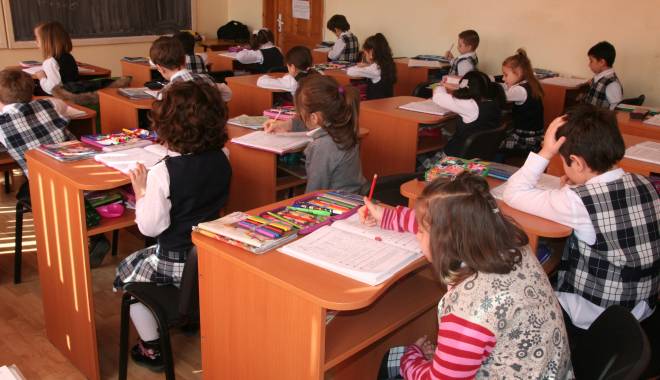 Sute de copii din Constanța s-au întors la școală cu păduchi - scoalanr29mihaiviteazulelevi41-1443780686.jpg
