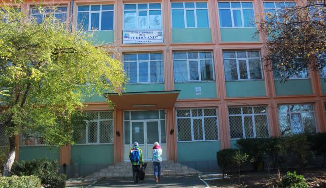De ce au ales unii directori să se întoarcă în cancelarie - scoalanr437-1440695829.jpg