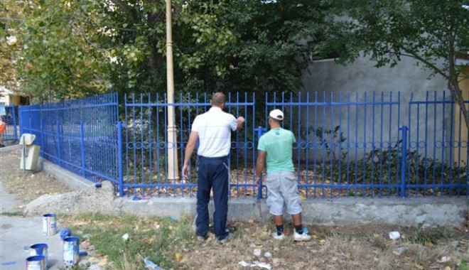 Școala nr. 7 din Constanța, pregătită de cora să-și întâmpine elevii - scoalanr7-1379357792.jpg