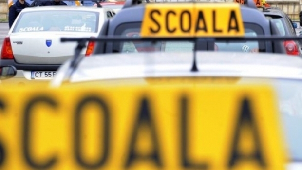 Elev la școala de șoferi, prins cu 122 de kilometri pe oră în localitate - scoalasoferi7686030002016700-1528538492.jpg
