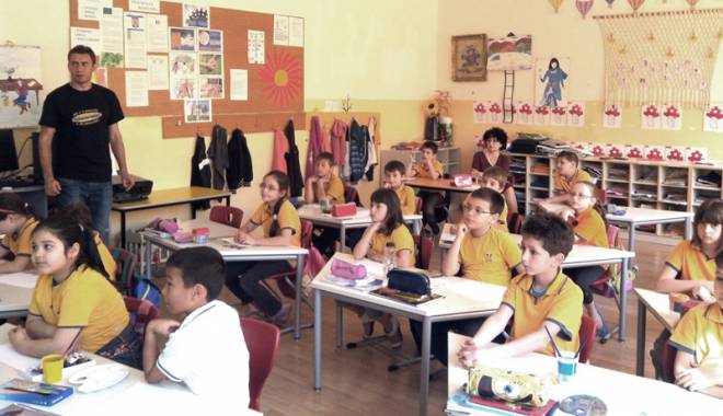Medalie de argint pentru elevii Școlii Gimnaziale Spectrum - scoalaspectrum-1426879799.jpg