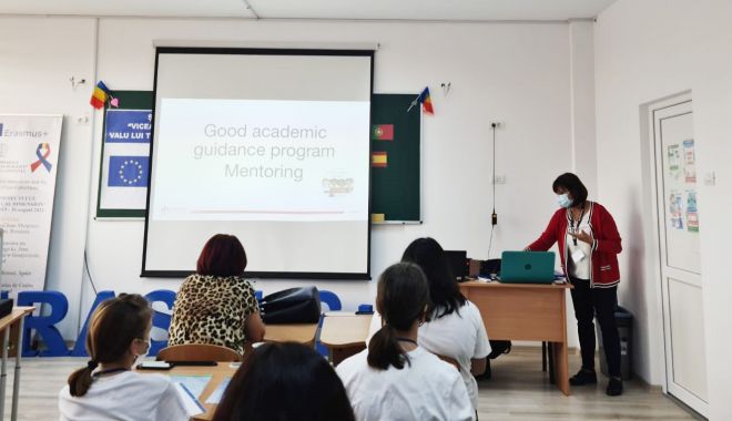 Profesori din Polonia și Portugalia au predat elevilor din Valu lui Traian - scoalavalutraian-1633971829.jpg
