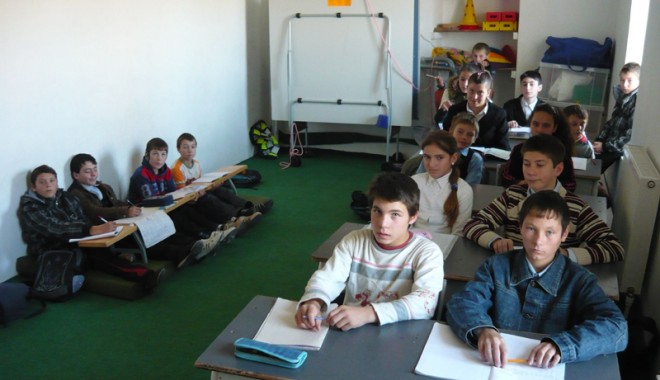 Ce se ascunde în spatele terorii de la Vulturu - scoalavulturu-1321032722.jpg