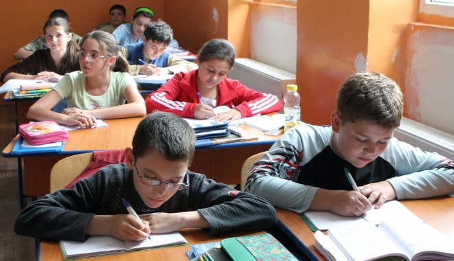 Elevii din Constanța au păduchi și boli parazitare - scolari54854400-1317291522.jpg