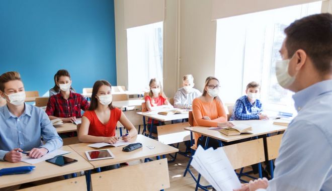 Şcolile distribuie chestionarele pentru părinţi, dacă vor să îi vaccineze pe elevi - scoliledistribuie-1632497286.jpg