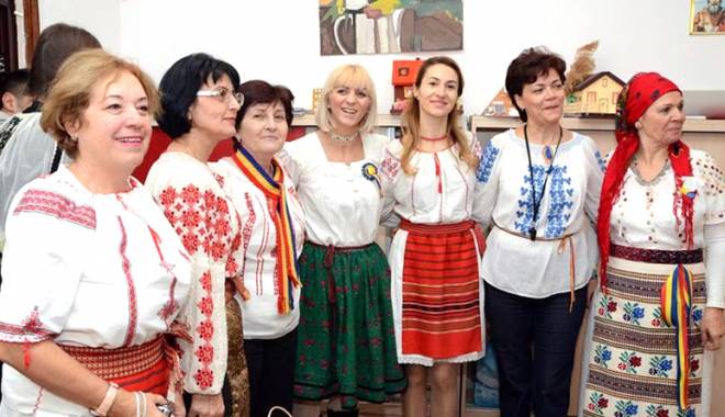 Școlile își omagiază patronii spirituali cu inaugurări - scolileisiomagiaza-1417715175.jpg