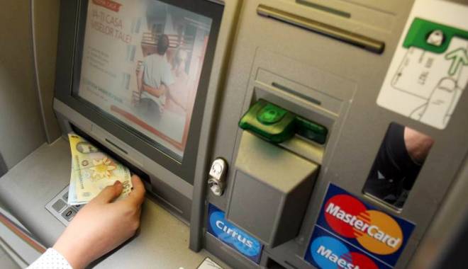Scoți bani de la bancomat? Mare atenție la escroci - scotibanidelabancomat-1424201676.jpg