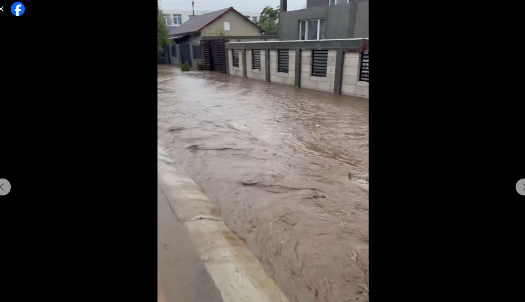 Teroare în comuna Lumina. Apa a intrat în gospodării, oamenii cer ajutor autorităților locale - screenshot-20251008-104511-1759909633.png