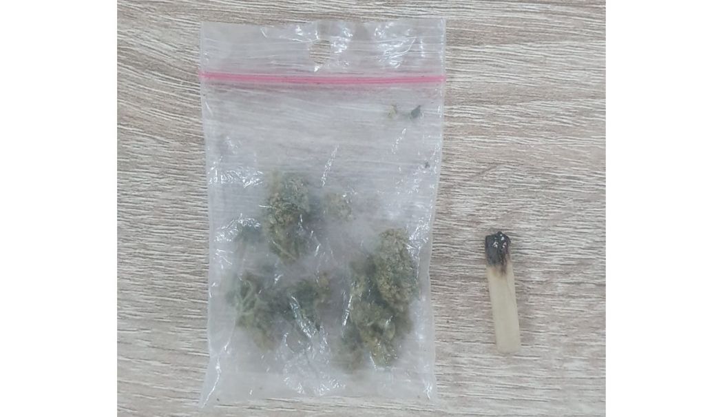 Doi tineri ce fumau canabis în Vama Veche au fost depistați de jandarmi