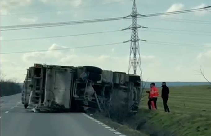 Camion răsturnat între Poarta Albă și Nazarcea. O persoană rănită - screenshot2-1769605414.webp