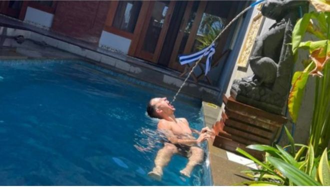 Bărbat la un pas de moarte, la piscină, după un gest aparent inofensiv - screenshot20220820155722chrome-1661000291.jpg