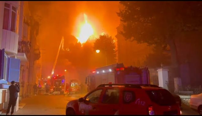FOTO-VIDEO. ARDE ARHIEPISCOPIA CONSTANȚEI! Pompierii intervin CONTRACRONOMETRU pentru a stinge FOCUL DEVASTATOR - screenshot20221015224431whatsapp-1665863094.jpg