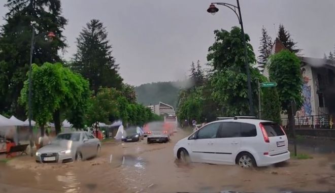 Rupere de nori pe Valea Prahovei. Mai multe drumuri inundate - screenshot20230602160630-1685715139.jpg