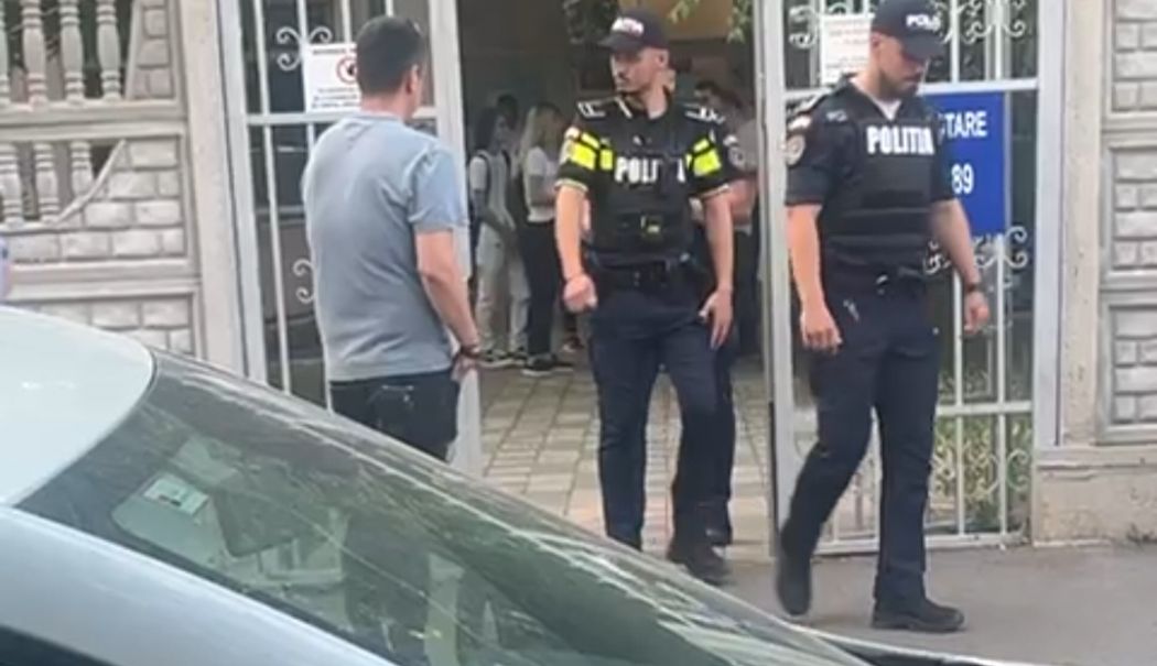 Alegeri 2024. Reclamații privind desigilarea unor saci cu buletine de vot. Poliția face verificări, Prefectura explică situația