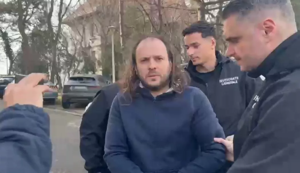 Bărbatul acuzat de ultraj, luat la întrebări în fața Judecătoriei Constanța - screenshot5-1770890998.webp