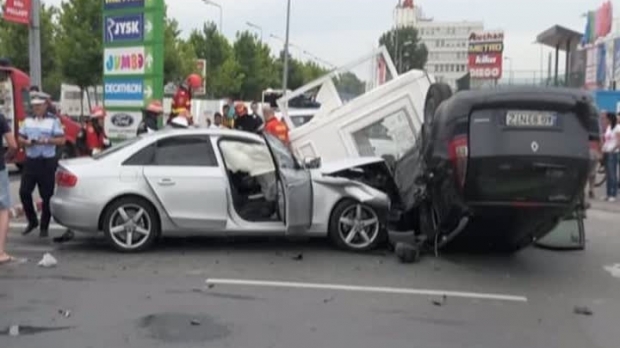 Accident CUMPLIT! Două autoturisme s-au ciocnit: un pieton a murit - screenshot61518100-1562827598.jpg