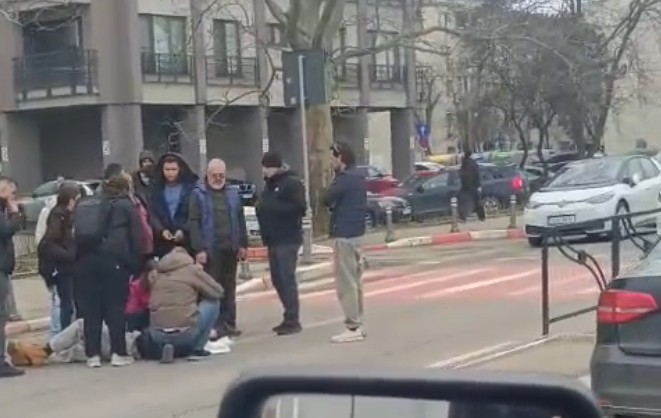Accident pe trecerea de pietoni de la Universitatea Ovidius. Tânăr de 18 ani, lovit de mașină - screenshot9-1772021358.webp