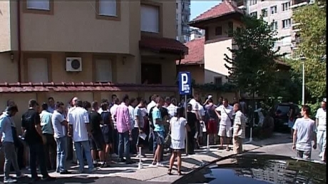 Îmbulzeală pentru la casele de bilete pentru meciul România - Franța - screenshotphp70543600-1315293178.jpg