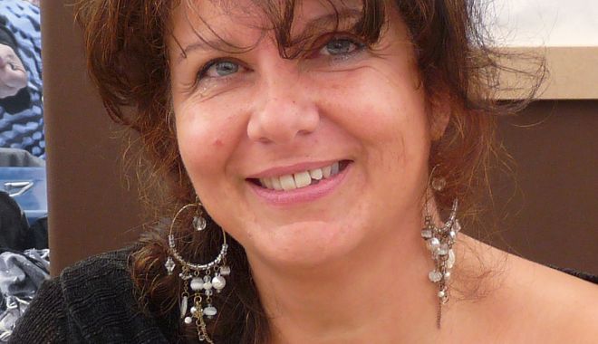 Scriitoarea Nathalie de Broc își lansează cartea la Constanța - scriitoarea-1558982945.jpg