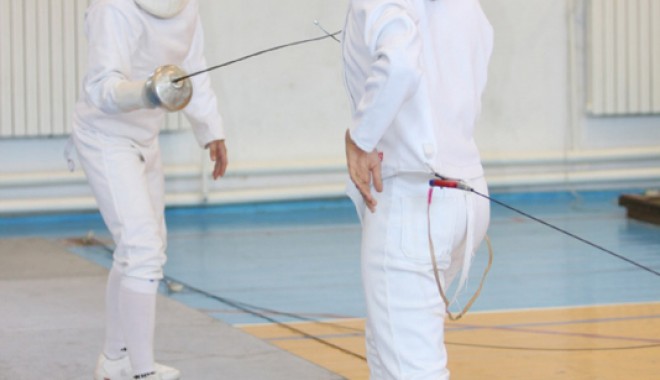 Scrimerele Farului se pregătesc să înfrunte olimpicele României - scrimafete-1349284476.jpg