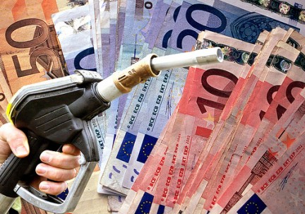 Benzina și motorina se scumpesc! - scumpirebenzina-1318930800.jpg