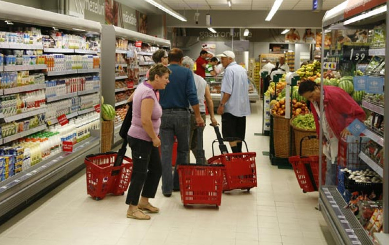 Prețurile la alimente cresc înainte și după Paște: coșul de sărbători va fi mai scump cu până la 12%