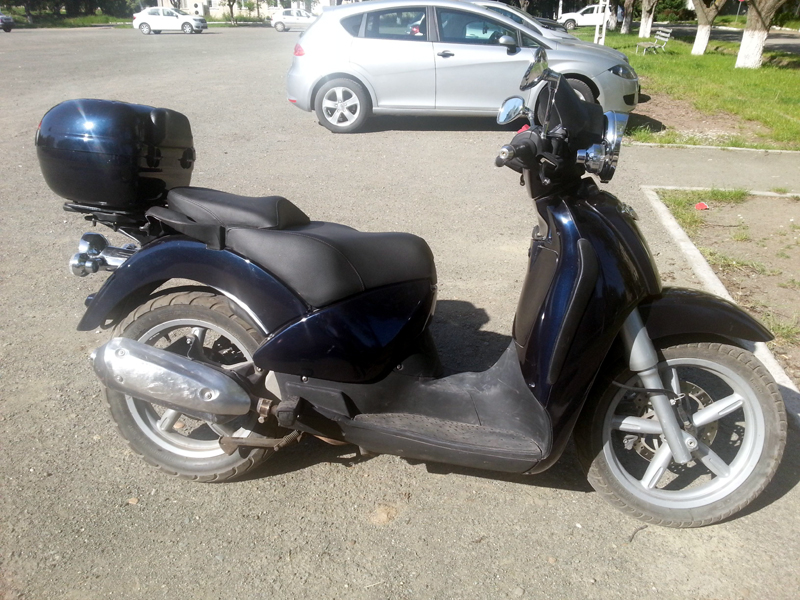 Adolescent depistat în trafic, conducând un moped neînregistrat - scuterfurat1715688937-1747637784.jpg