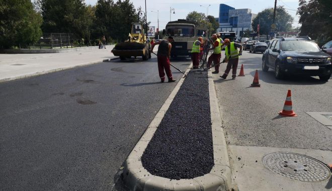 Se amenajează zona circulației pietonilor dinspre bulevardul Ferdinand - seamenajeaza-1570045885.jpg