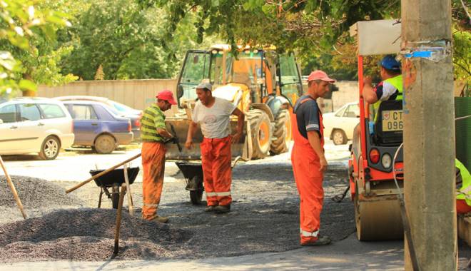 Se asfaltează străzile și trotuarele din Constanța. Lucrări în mai multe zone - seasfalteaza-1446134753.jpg