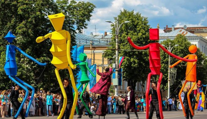 Urmează un weekend plin de spectacole inedite, în cadrul Festivalului SEASTREET - seastreet-print-1689785693.jpg