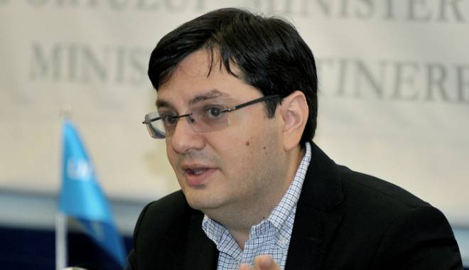 Bănicioiu: Victor Ponta nu trebuie să plece din fruntea guvernului - seceredemisialuibanicioiusenatul-1433505403.jpg