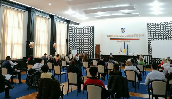 Secretarii din primării, instruiţi de juriştii Prefecturii Constanţa - secretarii-1616755228.jpg